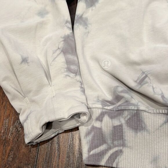 Lululemon Cropped Tie Dye Pullover in EUC size 4 no size tag check measurements - Picture 8 of 12